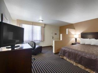 Best Western Marina State Beach Room photo