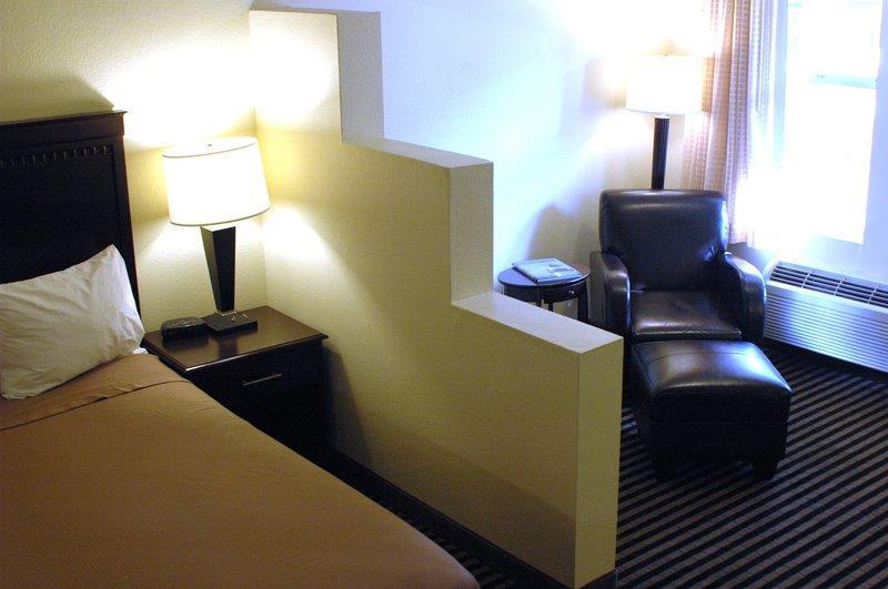 Best Western Marina State Beach Room photo